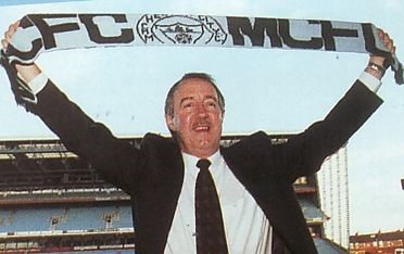 Frank Clark præsenteres som City manager i dec. 1996